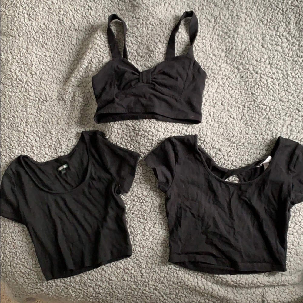 SET OF 3 TOPS / SIZES S/L BUT FIT THE SAME